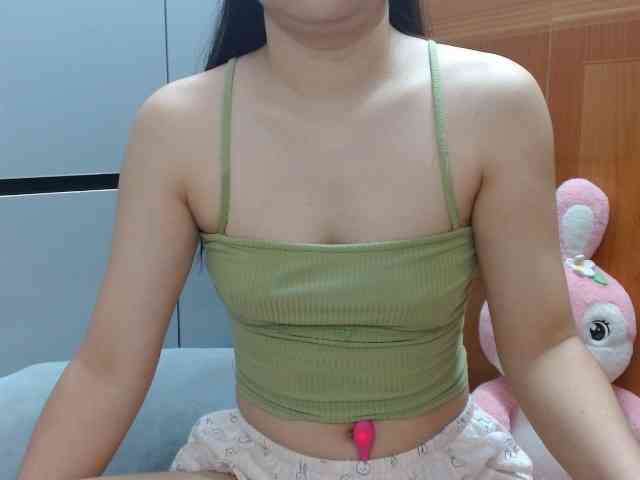 Ernesta102 webcam