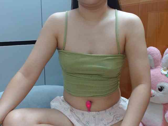 Ernesta102 webcam