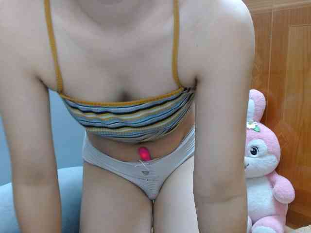 Ernesta102 webcam