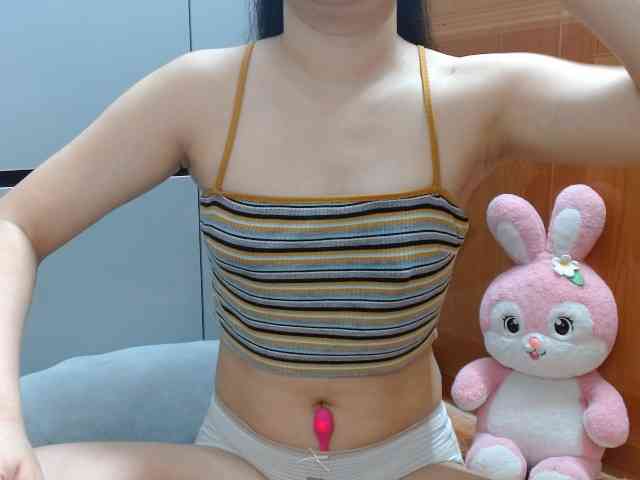 Ernesta102 webcam