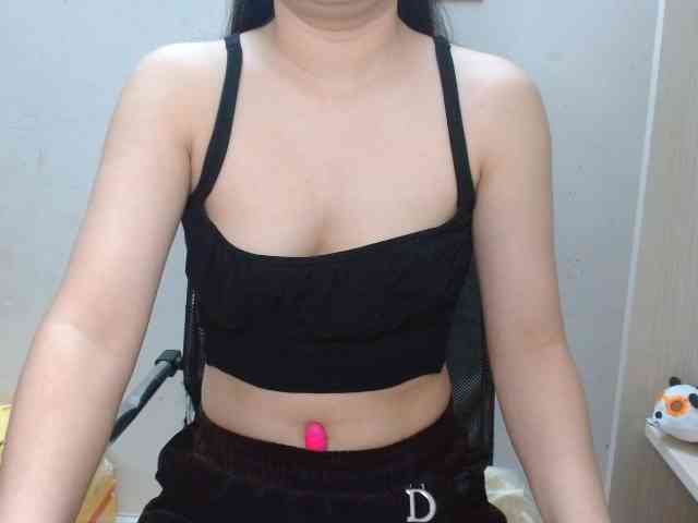 Ernesta102 webcam