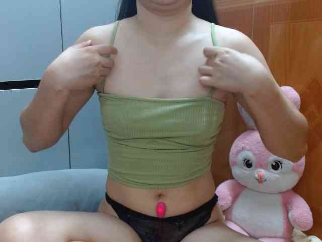 Ernesta102 webcam