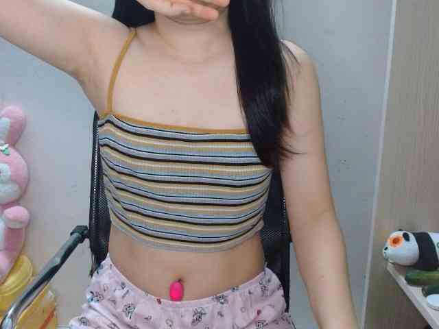 Ernesta102 webcam