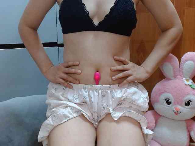 Ernesta102 webcam