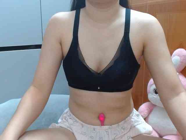 Ernesta102 webcam