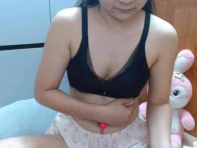 Ernesta102 webcam