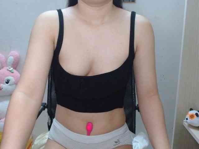 Ernesta102 webcam