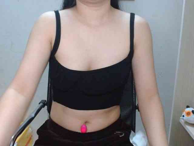 Ernesta102 webcam
