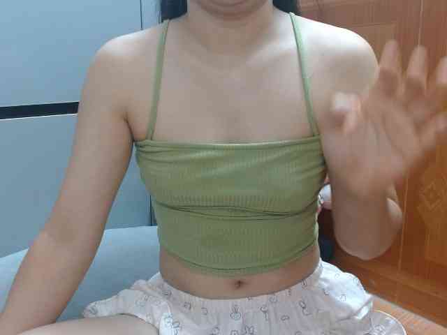 Ernesta102 webcam