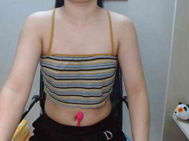 Ernesta102 webcam