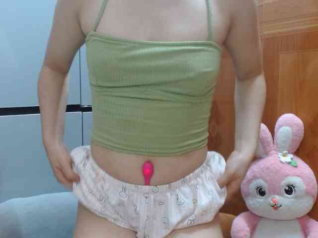 Ernesta102 webcam