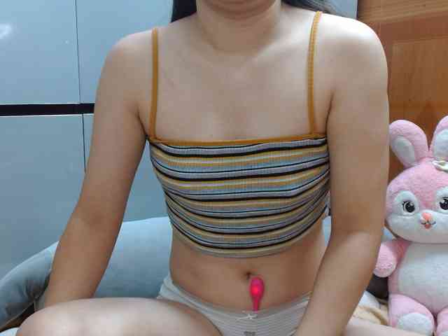 Ernesta102 webcam