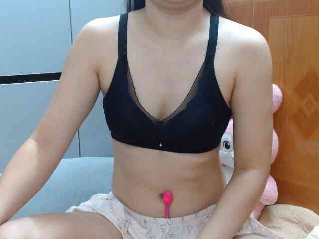 Ernesta102 webcam