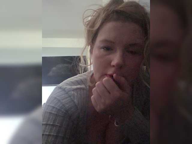 Busty01473 live cam on BongaCams