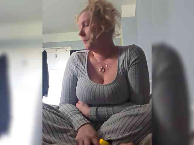 Busty01473 webcam
