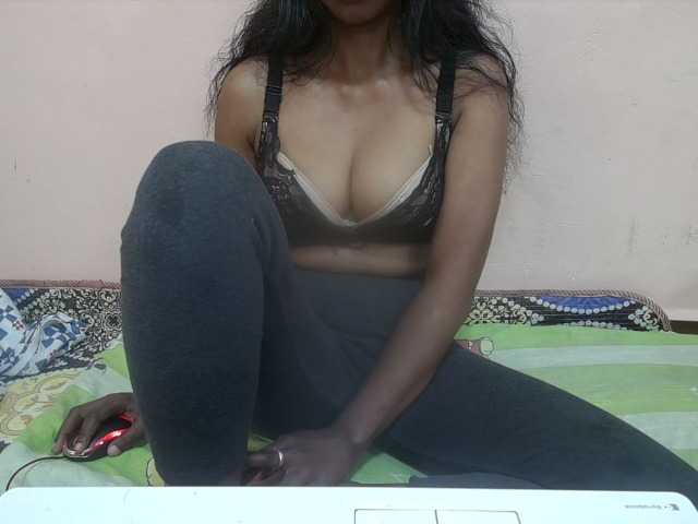 Rithanya live cam on BongaCams