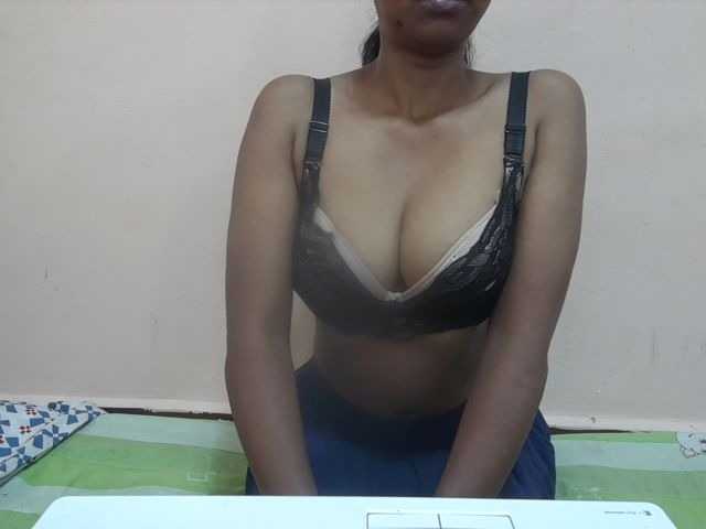 Rithanya live cam on BongaCams