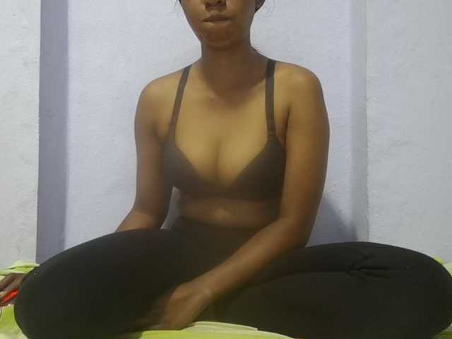Rithanya live cam on BongaCams