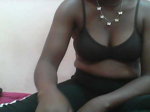 Rithanya live cam on BongaCams