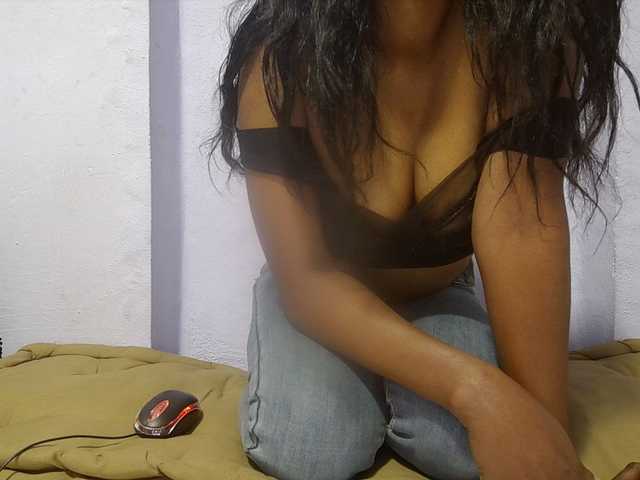 Rithanya live cam on BongaCams