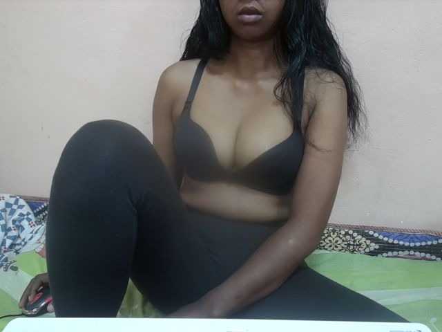 Rithanya live cam on BongaCams