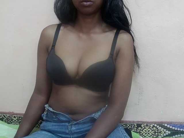 Rithanya live cam on BongaCams