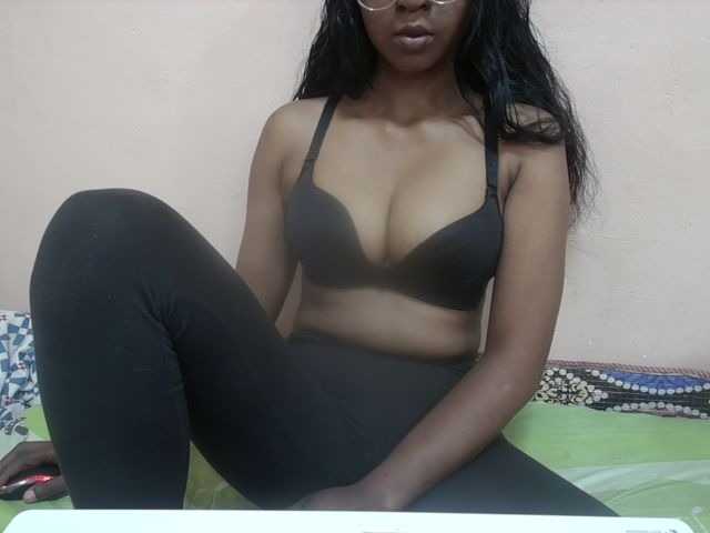 Rithanya live cam on BongaCams