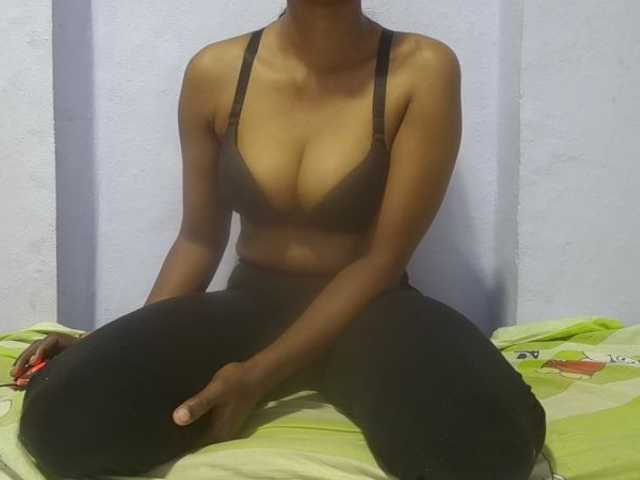 Rithanya live cam on BongaCams