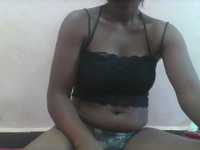 Rithanya live cam on BongaCams