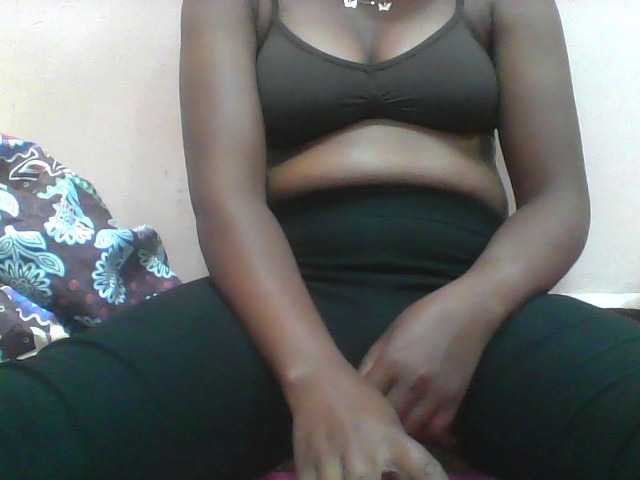Rithanya live cam on BongaCams