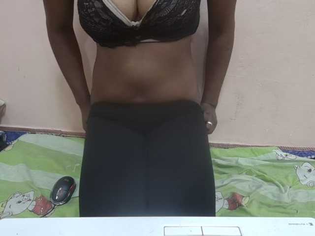 Rithanya live cam on BongaCams