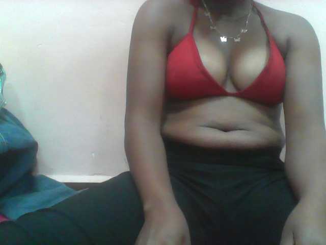 Rithanya live cam on BongaCams