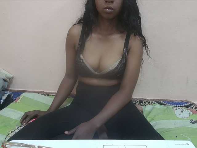 Rithanya live cam on BongaCams