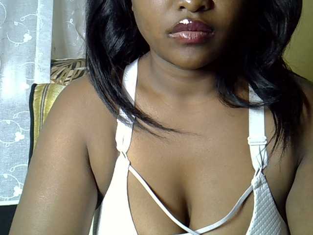 le modèle Rithanya est en webcam porno dans un show sur le site bongacams, il possède les tags suivants: Ebony,Brunette,Shaved