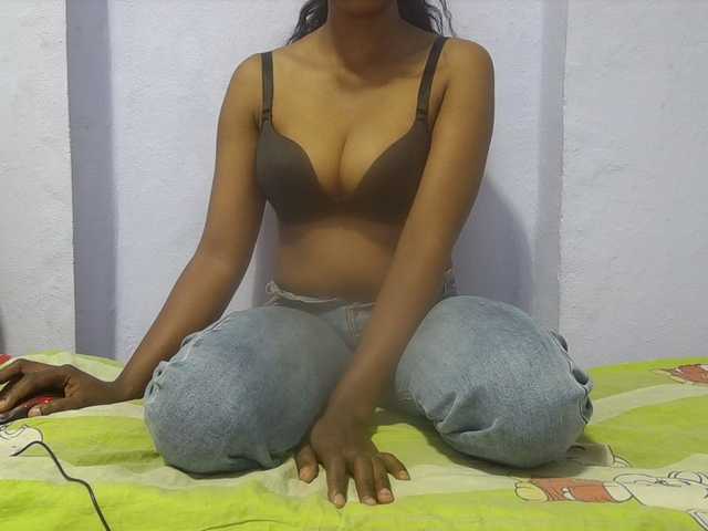 Rithanya live cam on BongaCams