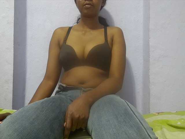 Rithanya live cam on BongaCams