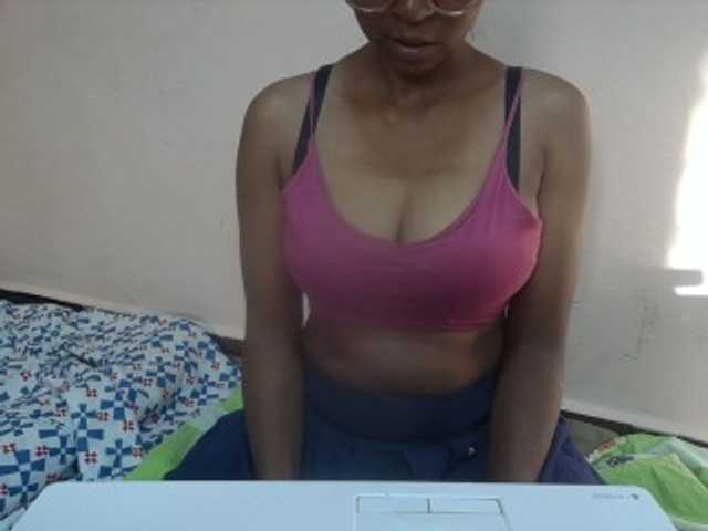 Rithanya live cam on BongaCams