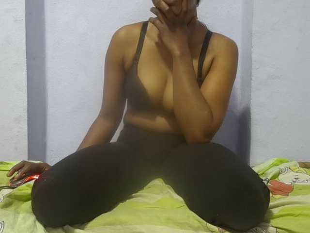 Rithanya live cam on BongaCams