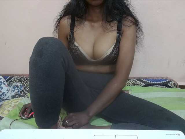 Rithanya live cam on BongaCams