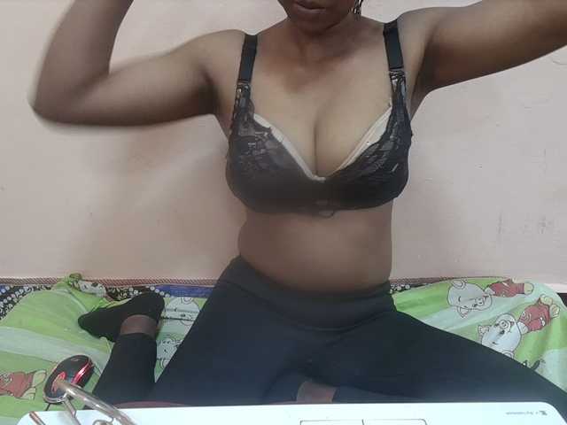 Rithanya live cam on BongaCams