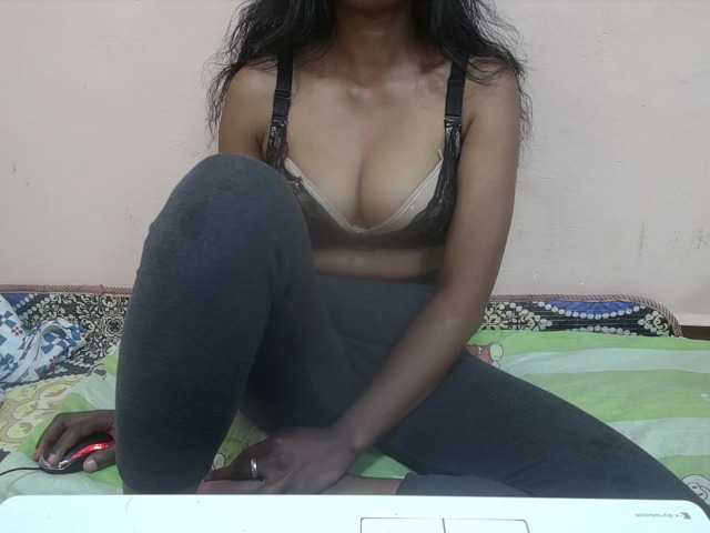 Rithanya live cam on BongaCams