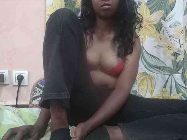 Rithanya live female cam on bongacams