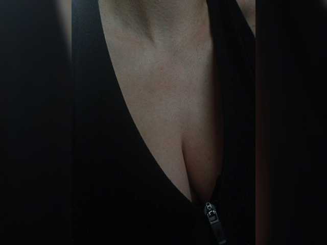 Flowerlily live cam on BongaCams