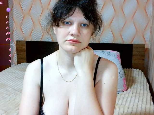 Flowerlily live cam on BongaCams