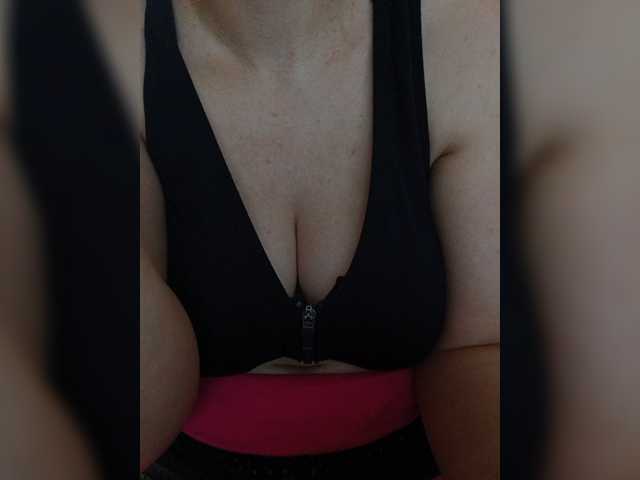 Flowerlily live cam on BongaCams
