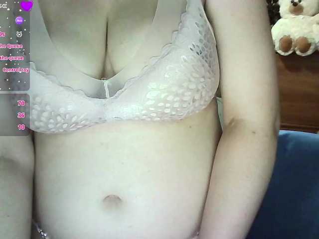 Flowerlily live cam on UnifiedCams