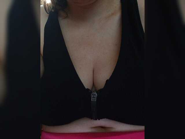 Flowerlily live cam on BongaCams
