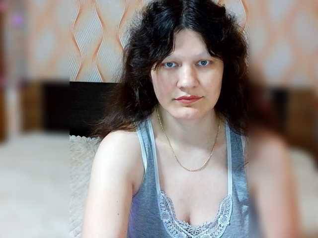 Flowerlily live cam on BongaCams