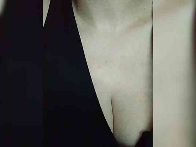 Flowerlily Live Webcam on BongaCams