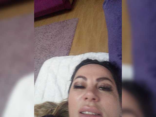 le modèle Miss_Kiss_Kiss est en webcam porno dans un show sur le site bongacams, il possède les tags suivants: White/Caucasian,Brunette,Shaved